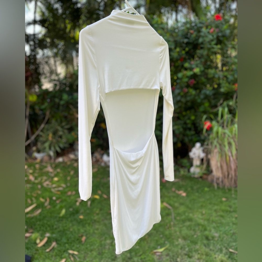 White Dress - small - Picture 3 of 3